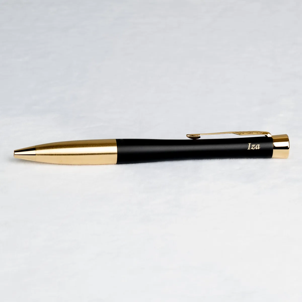 Długopis Parker Urban Czarny Matowy GT [2143640] z personalizowanym grawerem &bdquo;Iza&rdquo;.
