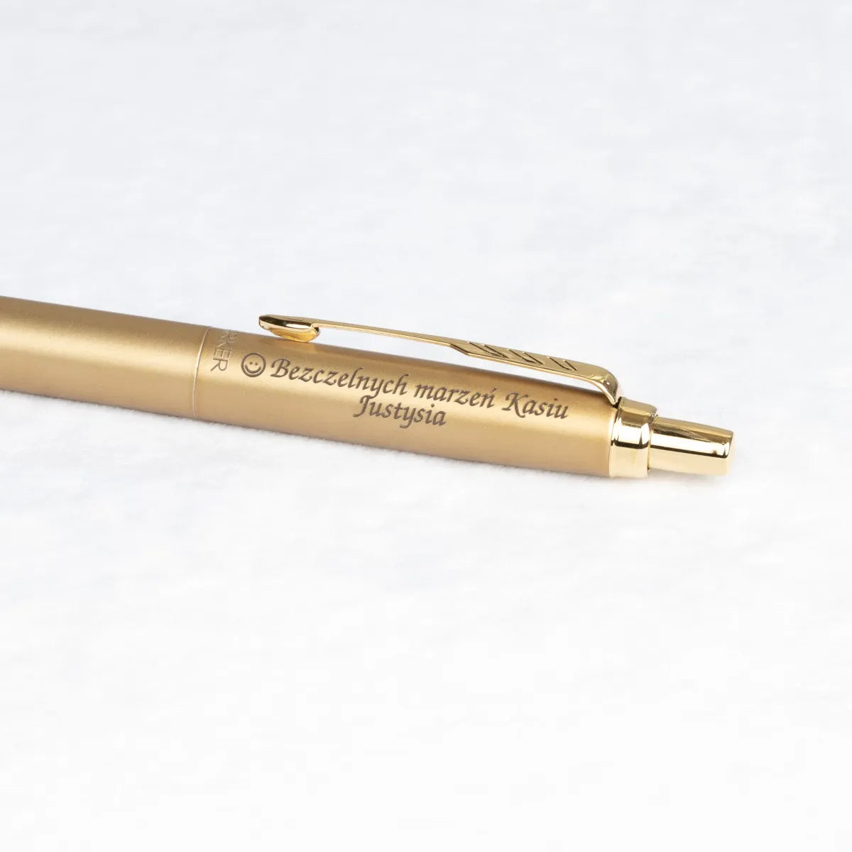 Długopis Parker Jotter XL Monochrome Gold [2122754] z grawerem &bdquo;Bezcelnych marzeń Kasiu Justysia&rdquo;.
