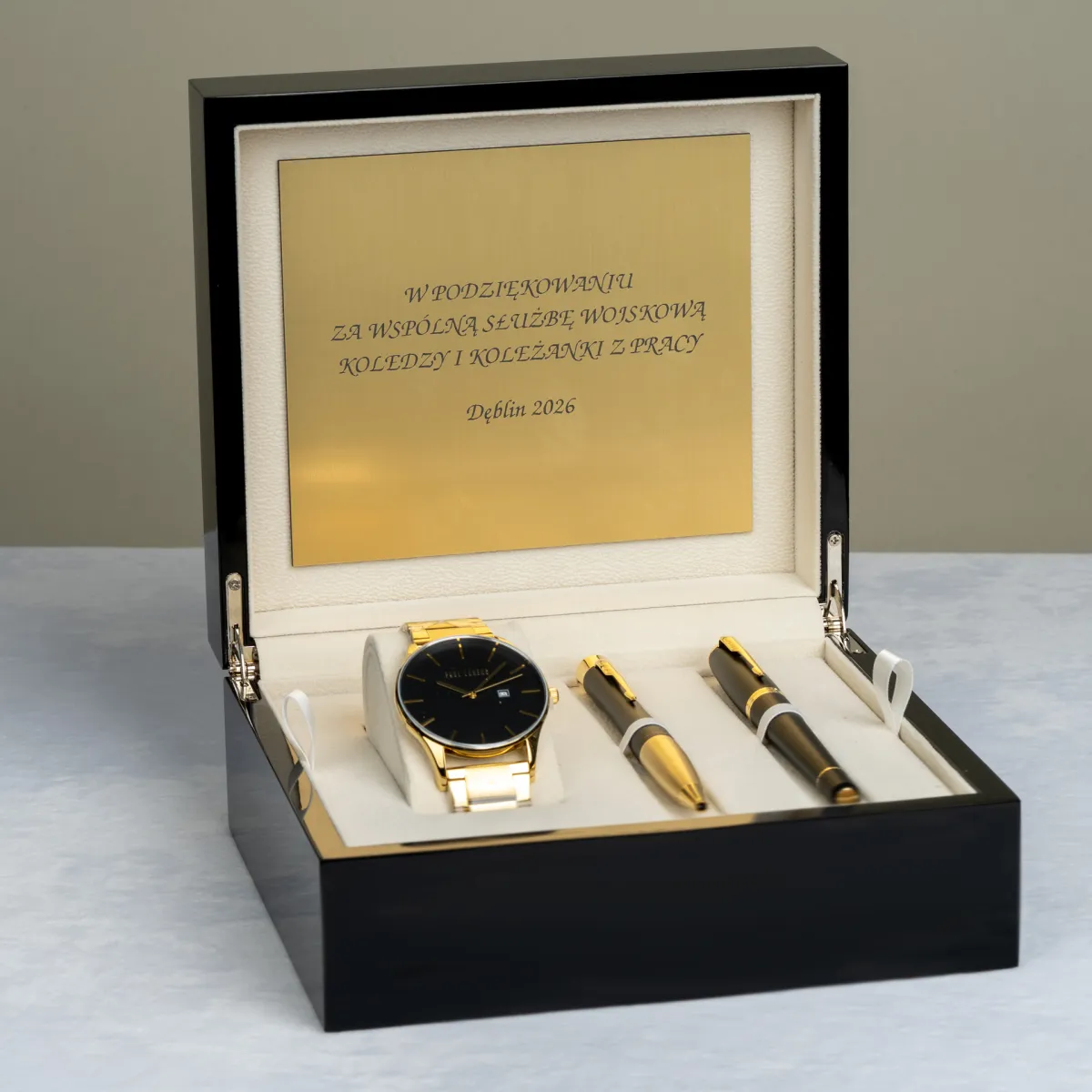 Pi&oacute;ro wieczne Parker Urban Muted Black GT [1931601] w eleganckim zestawie z zegarkiem i długopisem oraz personalizowaną tabliczką