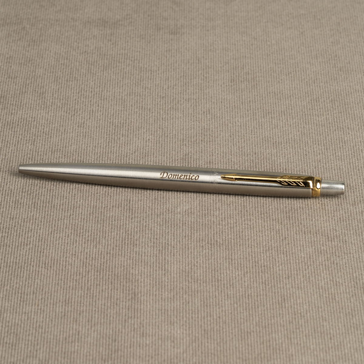 Długopis Parker Jotter Stalowy Matowy GT [1953182] z personalizowanym grawerem &bdquo;Domenico&rdquo;.