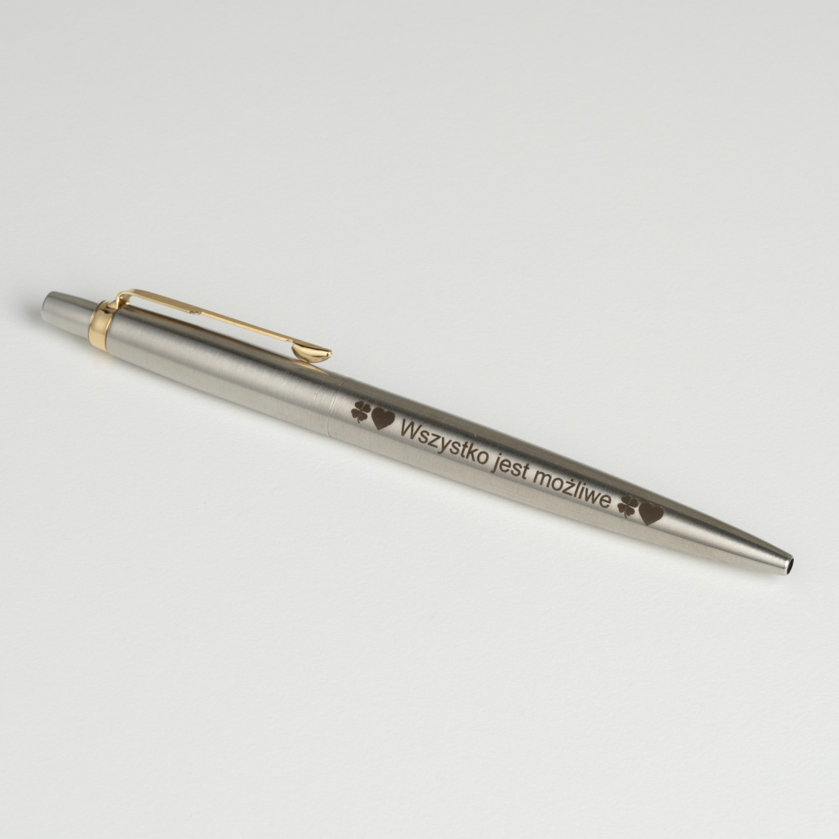 Długopis Parker Jotter Stalowy Matowy GT [1953182] z personalizowanym grawerem &bdquo;Wszystko jest możliwe&rdquo; oraz motywami koniczynki i serca.