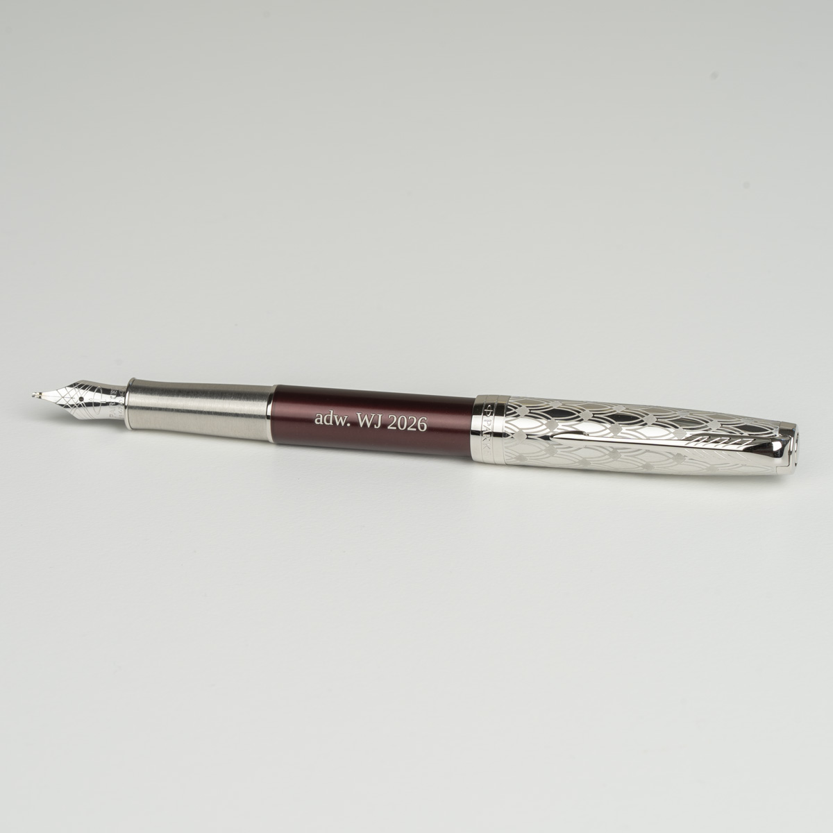 Pi&oacute;ro wieczne Parker Sonnet Metal Red CT 18k [2119650] z personalizowanym grawerem &bdquo;adw. WJ 2026&rdquo;.