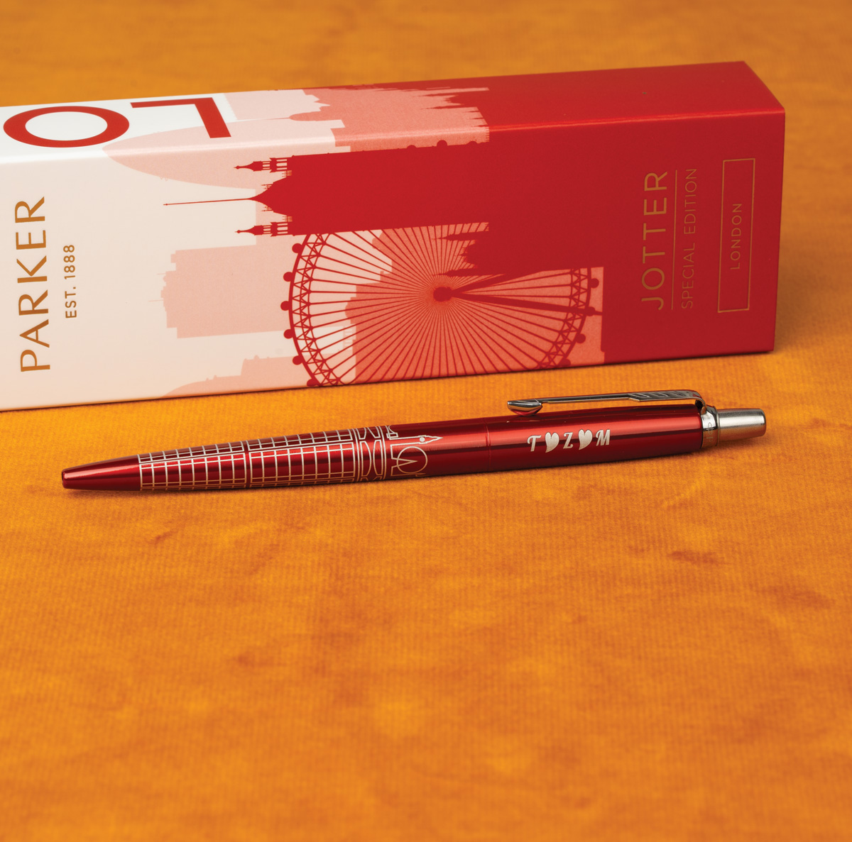Długopis Parker Jotter Global Icons &ndash; LONDON [2221603] z personalizowanym grawerem &bdquo;TY ZYM&rdquo;.