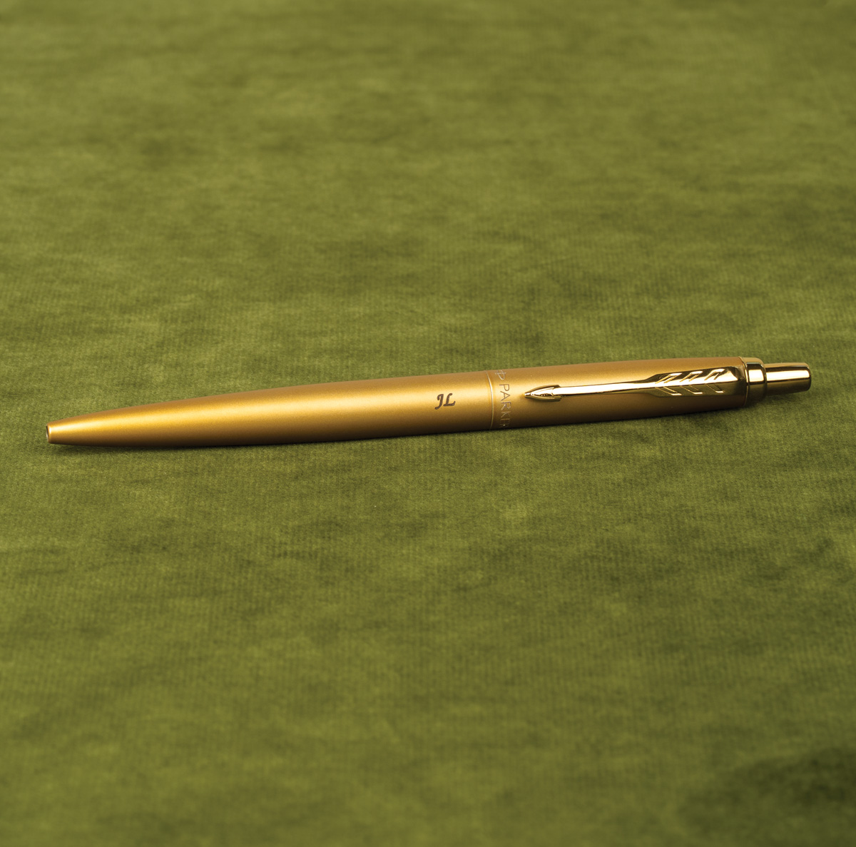 Długopis Parker Jotter XL Monochrome Gold [2122754] z personalizowanym grawerem &bdquo;JL&rdquo;.
