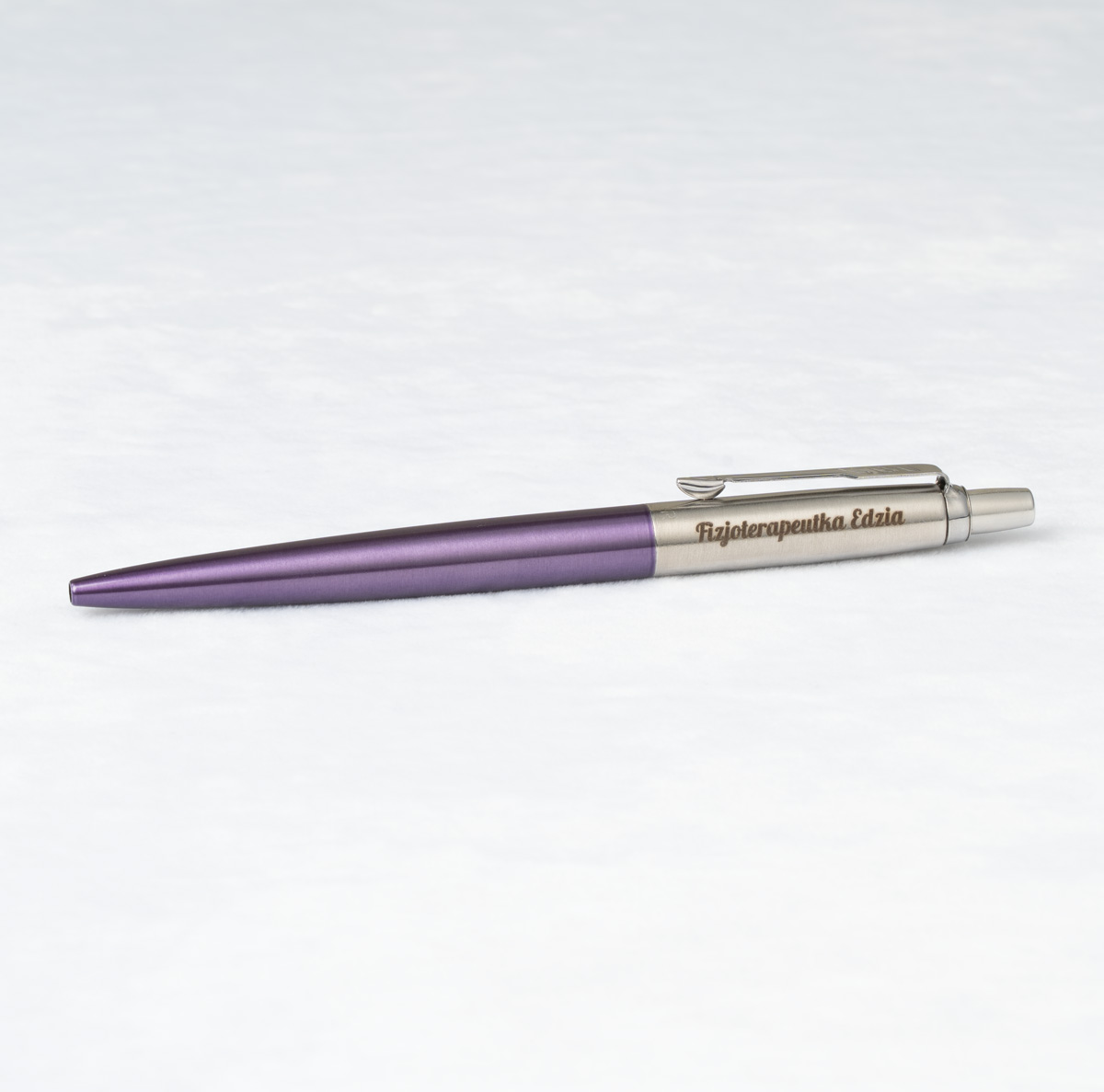 Długopis Parker Jotter Fiolet Victoria CT [1953190] z personalizowanym grawerem &bdquo;Fizjoterapeutka Edzia&rdquo;.
