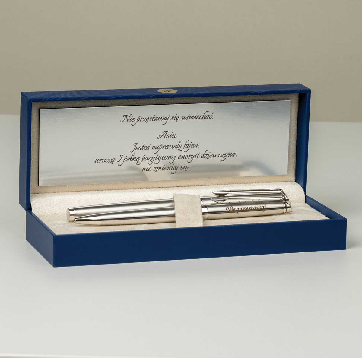 Długopis Waterman Hemisphere stalowy CT [S0920470] w eleganckim pudełku z personalizowaną dedykacją dla Asi.