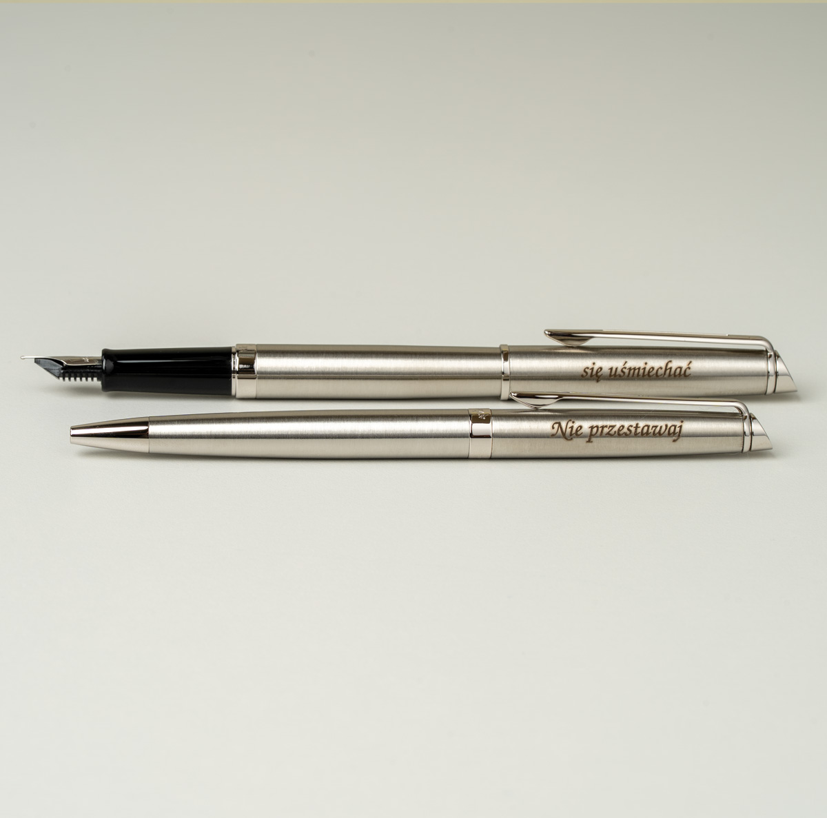 Zestaw Parker Waterman Hemisphere stalowy CT [S0920470] &ndash; pi&oacute;ro wieczne i długopis z personalizowanym grawerem.