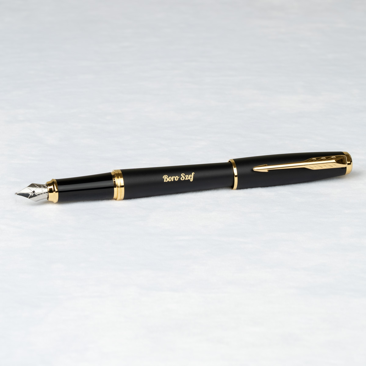 Pi&oacute;ro wieczne Parker Urban Muted Black GT [1931601] z personalizowanym grawerem &bdquo;Boro Szef&rdquo;.