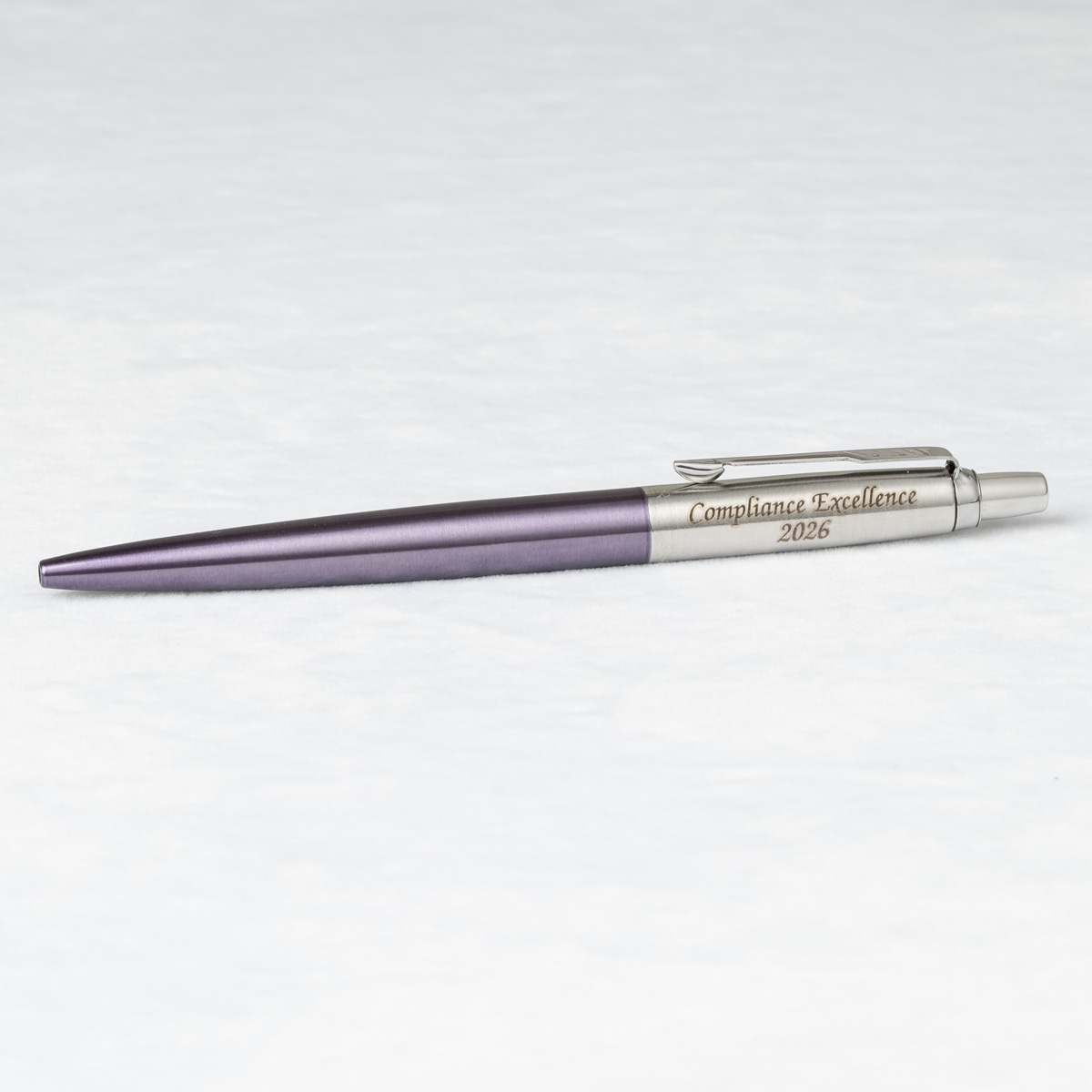 Długopis Parker Jotter Fiolet Victoria CT [1953190] z personalizowanym grawerem &bdquo;Compliance Excellence 2026&rdquo;.