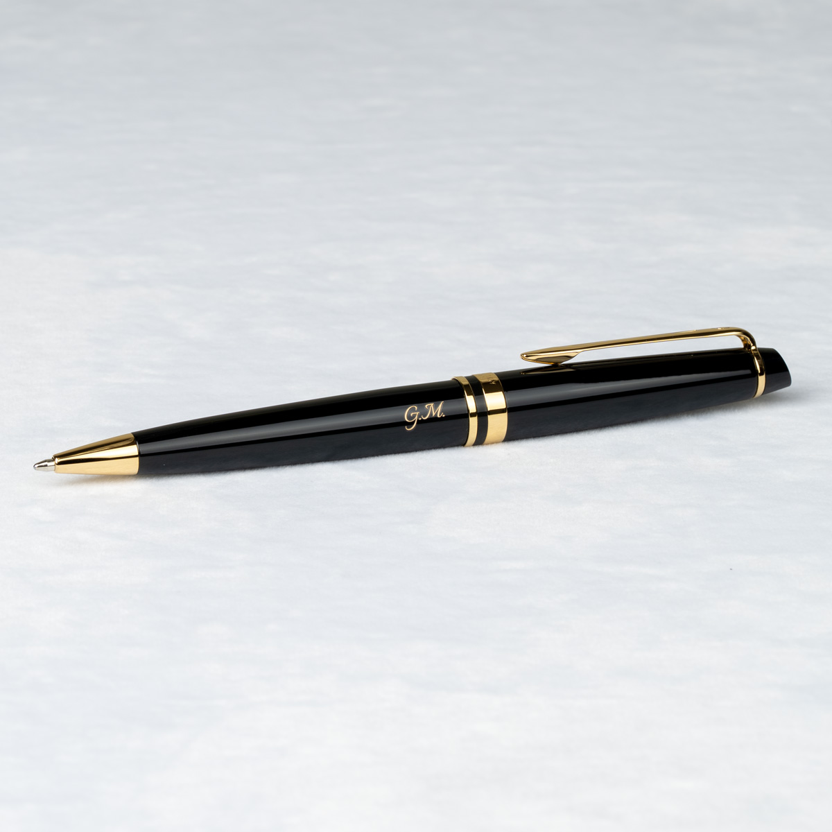 Długopis Waterman Expert czarny GT [S0951700] z personalizowanym grawerem &bdquo;G.M.&rdquo;.