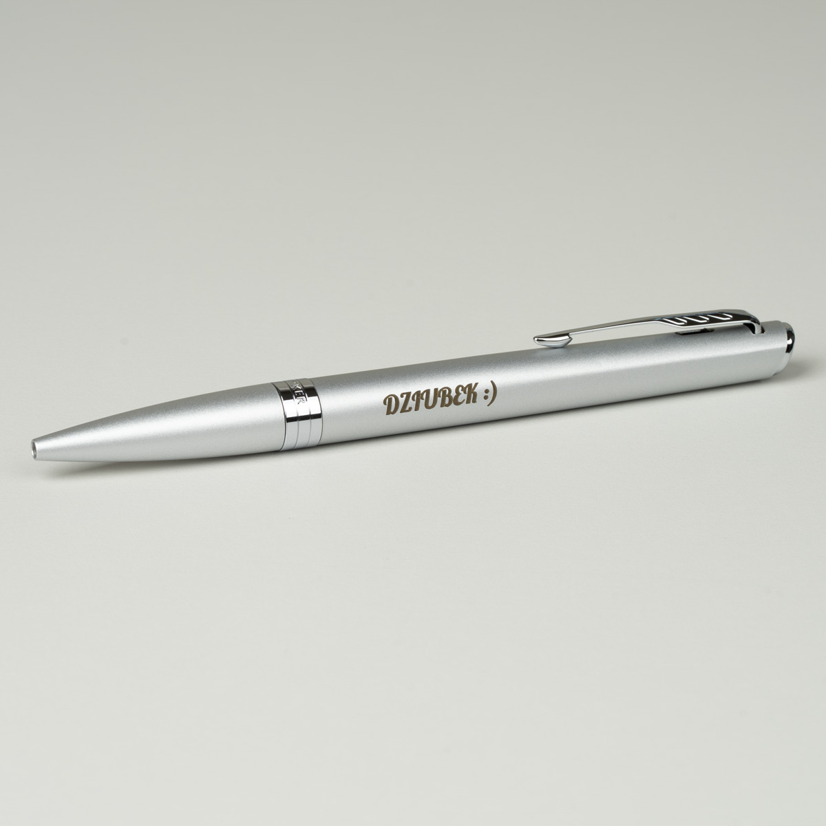 Długopis Parker Meridian Chrome CT [2231391] z personalizowanym grawerem &bdquo;DZIUBEK ;)&rdquo;.